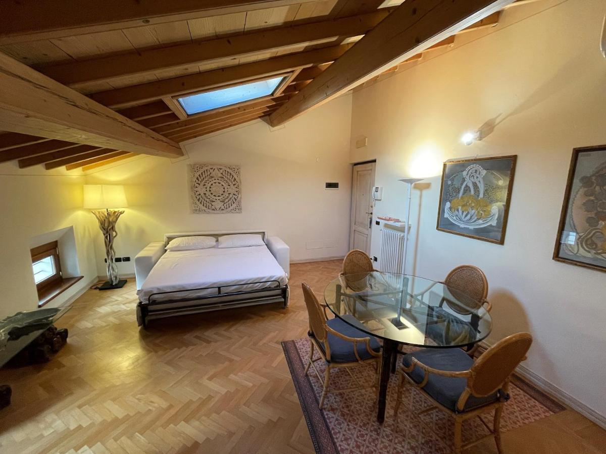 Attic 1 Centro Storico Apartment Пескиера дел Гарда Екстериор снимка