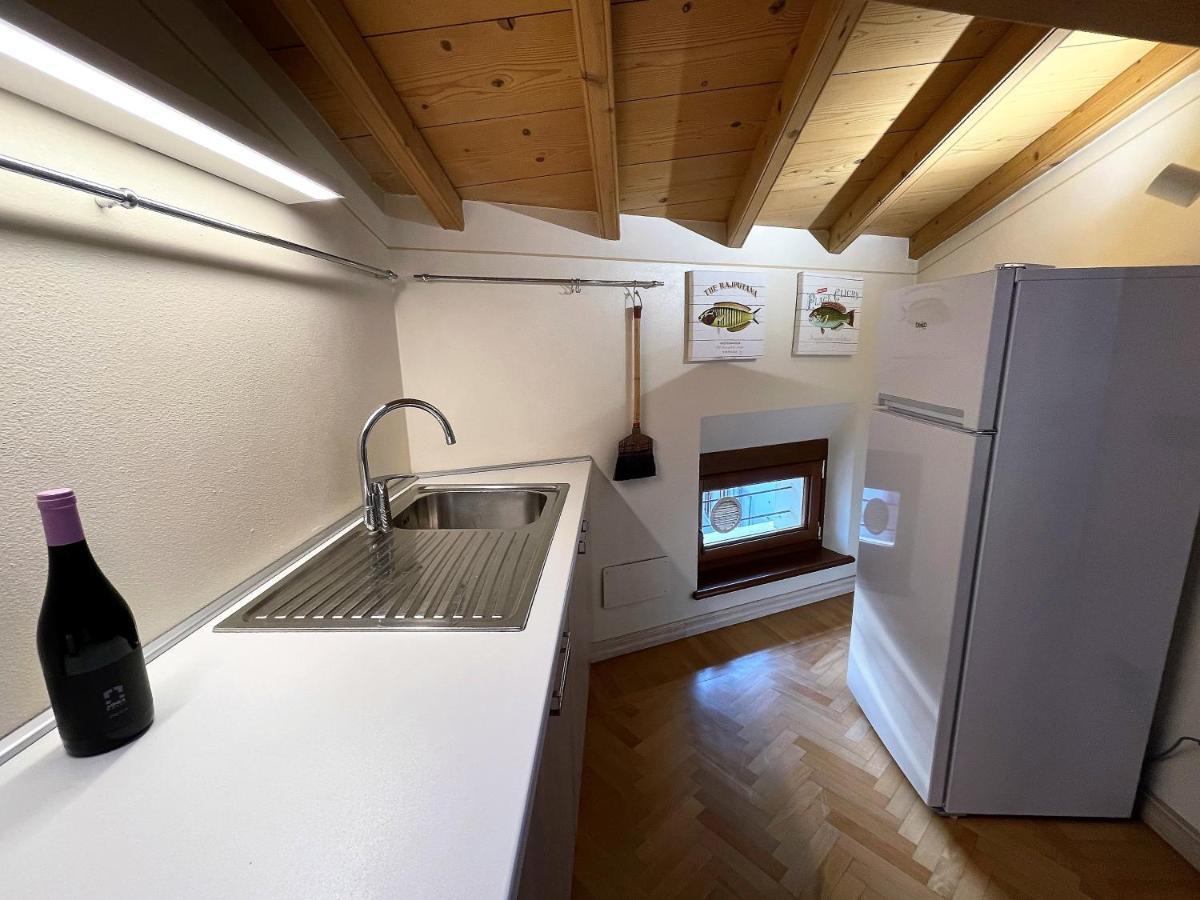 Attic 1 Centro Storico Apartment Пескиера дел Гарда Екстериор снимка